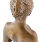 R. Kiss Lenke (1926 - ): Kislány. 1980 körül. Öntött, patinázott bronz, márvány talapzaton. Jelzett. m:31cm - Image 4
