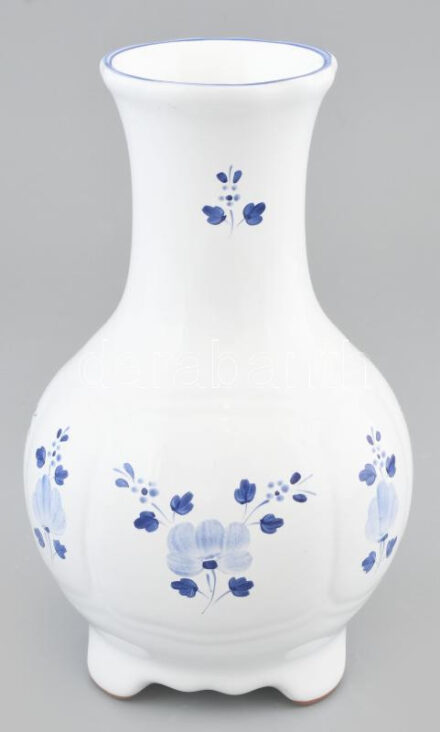 Herendi Village Pottery, majolika váza, kézzel festett kerámia. Jelzett. Kopásnyomokkal. M: 19,5cm