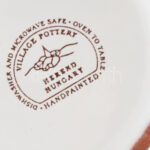 Herendi Village Pottery, majolika kagylós tálka, kézzel festett kerámia. Jelzett. Kopásnyomokkal. D: 16 cm - Image 2