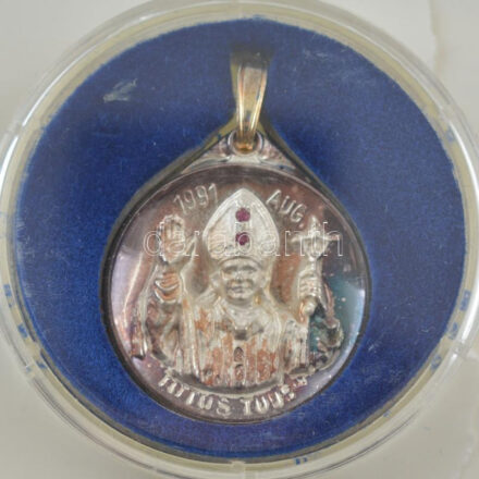 1991. 'II. János Pál pápa Magyarországon' kétoldalas Ag emlékérem füllel, előlapján 2db rubinnal díszítve, tanúsítvánnyal, eredeti díszkiadásban (0,999/~29mm) T:1- patina