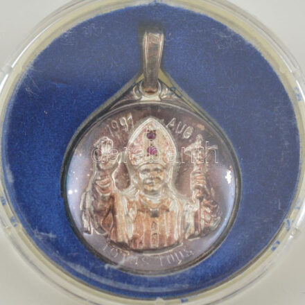 1991. 'II. János Pál pápa Magyarországon' kétoldalas Ag emlékérem füllel, előlapján 2db rubinnal díszítve, tanúsítvánnyal, eredeti díszkiadásban (0,999/~29mm) T:1- patina