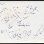 1977-78-as idényben bronzérmet szerzett MTK labdarúgó csapat autográf aláírásai a csapatot megörökítő fotó hátoldalán: Egervári Sándor, Borsó János, Brünyi Béla, Varga István, Takács László, Palicskó Tibor, Kovács Béla