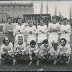 1977-78-as idényben bronzérmet szerzett MTK labdarúgó csapat autográf aláírásai a csapatot megörökítő fotó hátoldalán: Egervári Sándor, Borsó János, Brünyi Béla, Varga István, Takács László, Palicskó Tibor, Kovács Béla - Image 2
