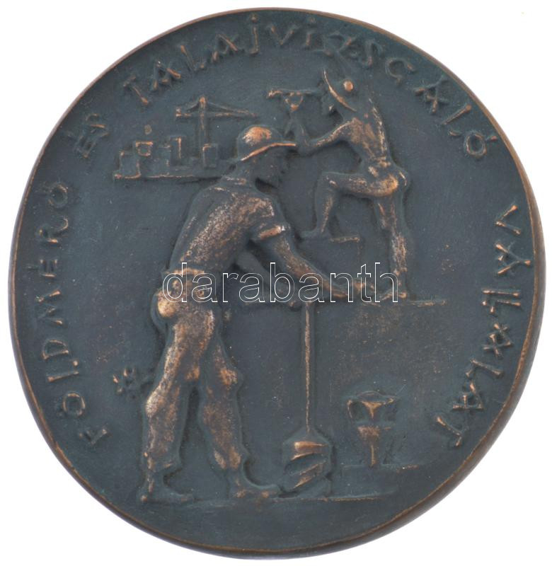 Madarassy Walter (1909-1994) DN 'Földmérő és Talajvizsgáló Vállalat / 25 év szolgálatért' öntött bronz kétoldalas emlékplakett, (~100mm) T:1-