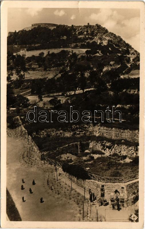 Budapest XI. Citadella és Gellérthegy, kegyhely (szakadás / tear)