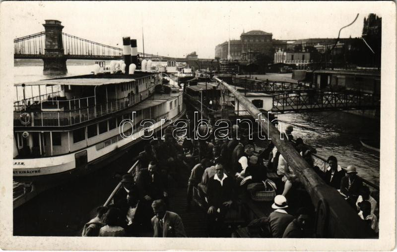 1929 Budapest, Lánchíd, rakpart, az MFTR 'ERZSÉBET KIRÁLYNÉ' gőzhajója. photo