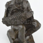 Olvashatatlan jelzéssel: Harmonikás. Mázas kerámia, korának megfelelő állapotban, m: 26,5 cm