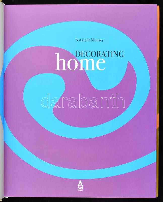 Natascha Meuser: Decorating home. Berlin, 2008., DOM. Angol nyelven. Gazdag képanyaggal. Kiadói kartonált papírkötés, kiadói papír védőborítóban. - Image 2