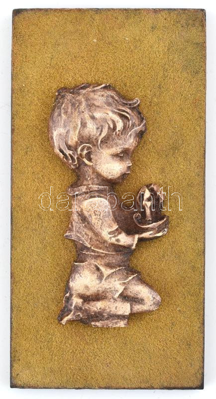 Kisfiú gyertyával, fa, kopásokkal, 10x5 cm