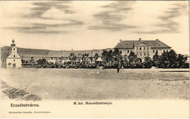 Erzsébetváros, Dumbraveni; M. kir. honvédlaktanya. Mühlsteffen Gusztáv kiadása / military barracks