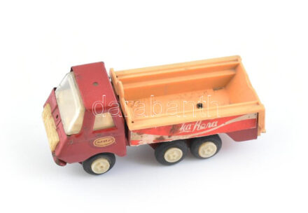 Szovjet ciril betűs Coca Cola lemez játék teherautó cca 1980 kopásokkal 15 cm