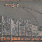 1981 Bp., 'Varga Károly mk. ezredes elvtársnak' - 'Fegyverbarátság' fém doboz, 17×13×3,5 cm - Image 2
