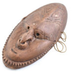 Törzsi maszk muzeális másolata, Pápua Új-Guinea, égetett terrakotta, 1960-70 körül, kopásnyomokkal, 28x13,5x7 cm