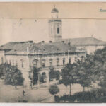 1918 Mezőtúr, Kossuth tér. Leporellólap 10 képpel, közte vasútállomás, szélmalom. Borbély Gyula kiadása (EK)