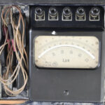 Régi fényerősség-mérő (luxmérő), sérült dobozában. Elektromos Mérőműszer KSZ. Budapest. 21x22x10cm - Image 2