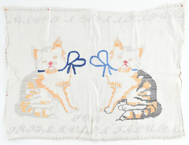 Nyávog a cica a kapuba, sok irígyem van a faluba régi hímzett falvédő 76x46 cm kopott