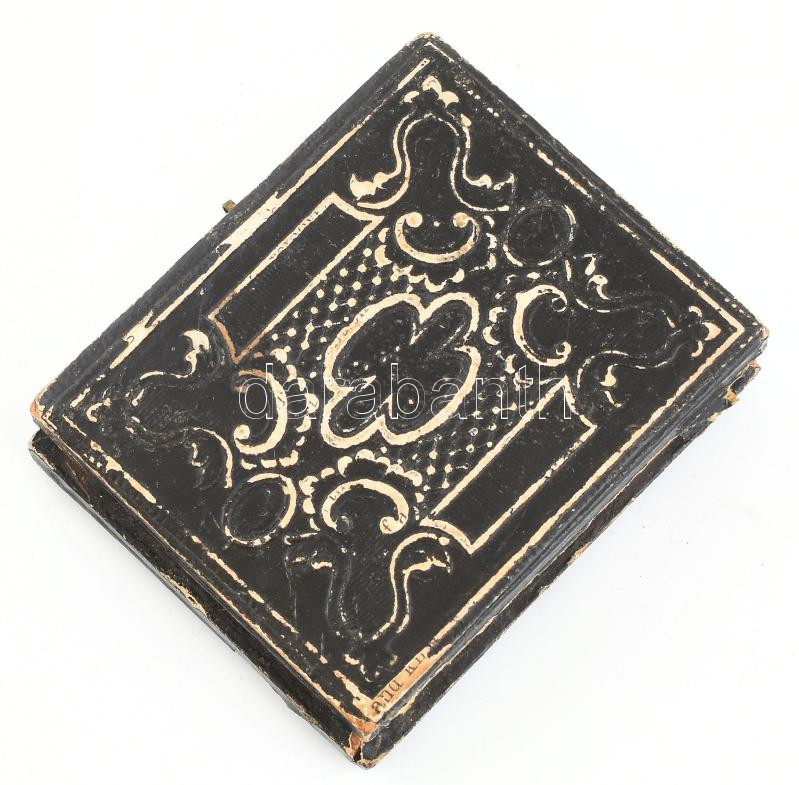 cca 1850 Férfit ábrázoló dagerrotípia, régi tartóban (sérült), 6×4,5 cm - Image 3