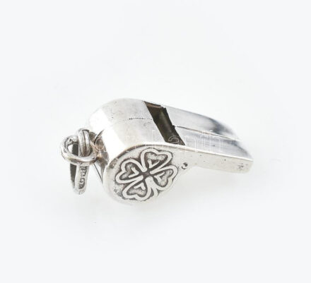 Ezüst (Ag) síp medál lóherével, nem szól. Jelzett, 2 cm, nettó: 5,6g