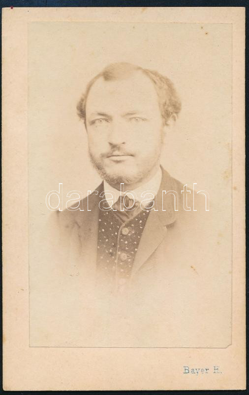 cca 1870 Férfiportré, keményhátú fotó Bayer Henrik pécsi műterméből, 10,5×6,5 cm