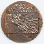 Borsos Miklós (1906-1990): 'Kiváló társadalmi munkáért / Hazafias Népfront Országos Tanácsa' kétoldalas, öntött bronz plakett. . (96mm) díszdobozban
