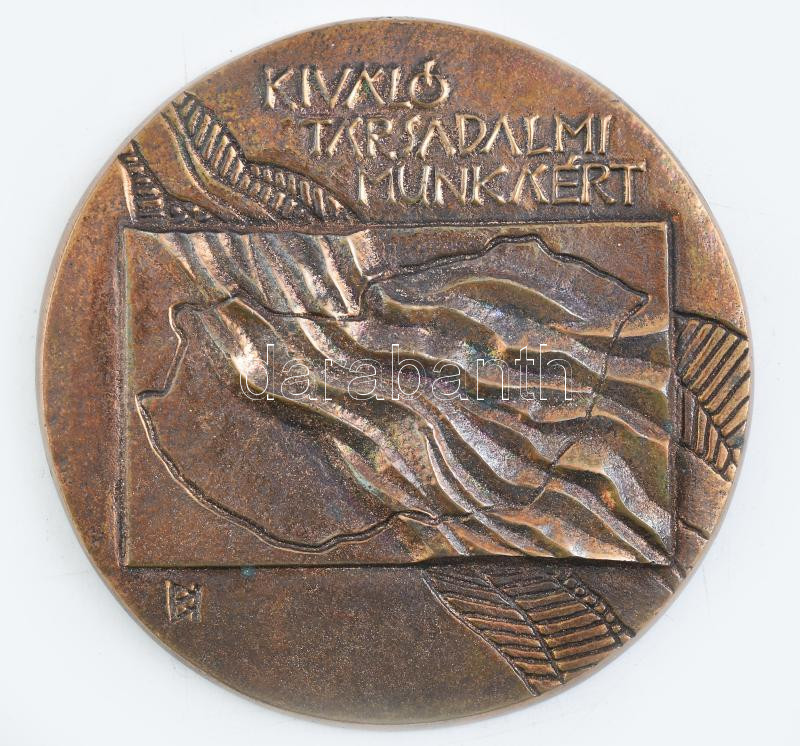 Borsos Miklós (1906-1990): 'Kiváló társadalmi munkáért / Hazafias Népfront Országos Tanácsa' kétoldalas, öntött bronz plakett. . (96mm) díszdobozban