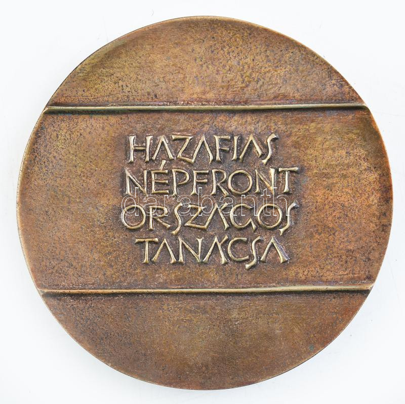 Borsos Miklós (1906-1990): 'Kiváló társadalmi munkáért / Hazafias Népfront Országos Tanácsa' kétoldalas, öntött bronz plakett. . (96mm) díszdobozban - Image 2