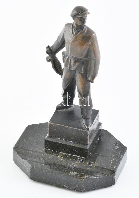 Olcsai Kiss Zoltán (1895-1981): Munkásőr. Fém, jelzett, kő talapzaton, sérült m: 20,5 cm