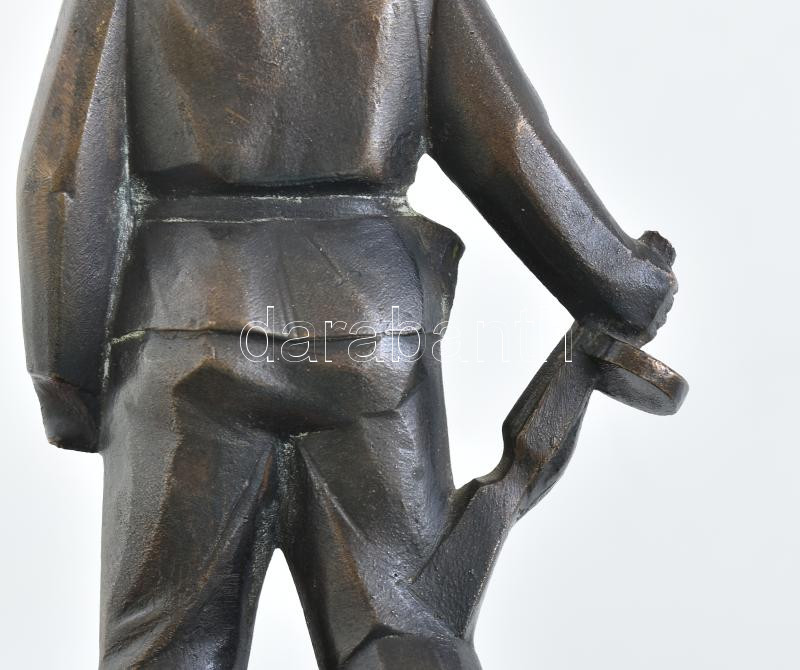 Olcsai Kiss Zoltán (1895-1981): Munkásőr. Fém, jelzett, kő talapzaton, sérült m: 20,5 cm - Image 3