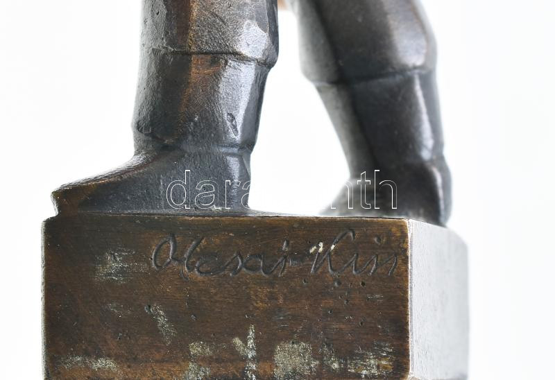 Olcsai Kiss Zoltán (1895-1981): Munkásőr. Fém, jelzett, kő talapzaton, sérült m: 20,5 cm - Image 4