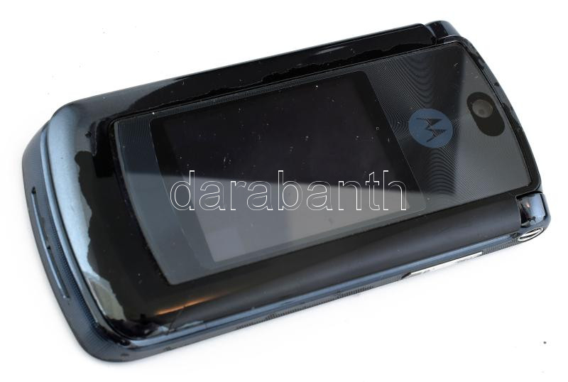Motorazr2 mobiltelefon, tartozékokkal, eredeti dobozában, használt, de működőképes állapotban. - Image 2