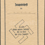 1936-1938 Zeugnisheft, iskolai leckekönyv, benne 'Hitlerjugendes' grafikával, egy leragasztott oldallal.