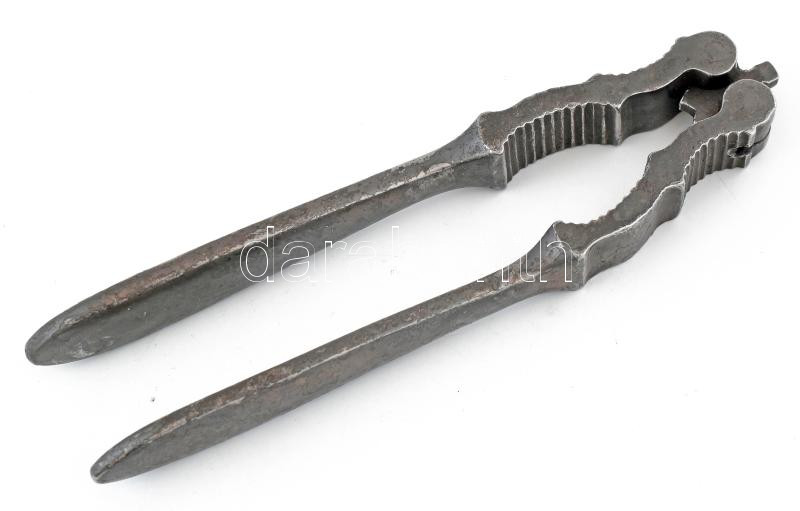 Régi fém diótörő, h: 14,5 cm
