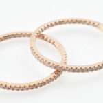 Arany (Au) 14K rosegold karikafülbevaló-pár gyémántokkal kirakva, 1,3 ct, d: 2,5 cm, bruttó: 6,04 g