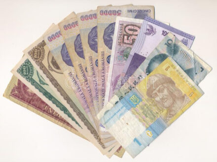 11db-os vegyes magyar és külföldi bankjegy tétel, közte Románia, Indonézia, Argentína, Ukrajna, Kína T:II--III- közte kis szakadás, folt 11pcs of mixed hungarian and foreign banknote lot, in it Romania, Indonesia, Argentina, Ukraine,
