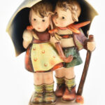Hummel esernyős lányka. Kézzel festett, mázas kerámia. Jelzett, hibátlan 15 cm