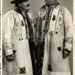 1940 Erdélyi népviselet Besztercéről / Transylavnian folklore from Bistrita. photo (EK)