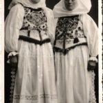 1940 Erdélyi népviselet Besztercéről / Transylavnian folklore from Bistrita. photo (fl)