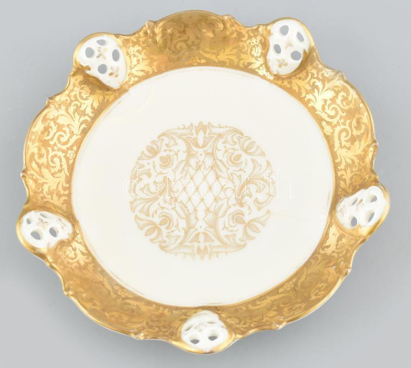 Rosenthal aranyozott porcelán tálka. Matricás, jelzett, kis kopással, hajszálrepedéssel, d: 15,5 cm