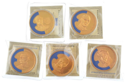1998-2000. 'Európai uralkodók' 5xklf Göde Bayerisches Münzkontor kiadású festett, aranyozott emlékérmék fóliatokban, tanúsítvánnyal T:PP 1988-2000. 5diff 'European Rulers' Göde Bayerisches Münzkontor published painted, gilded
