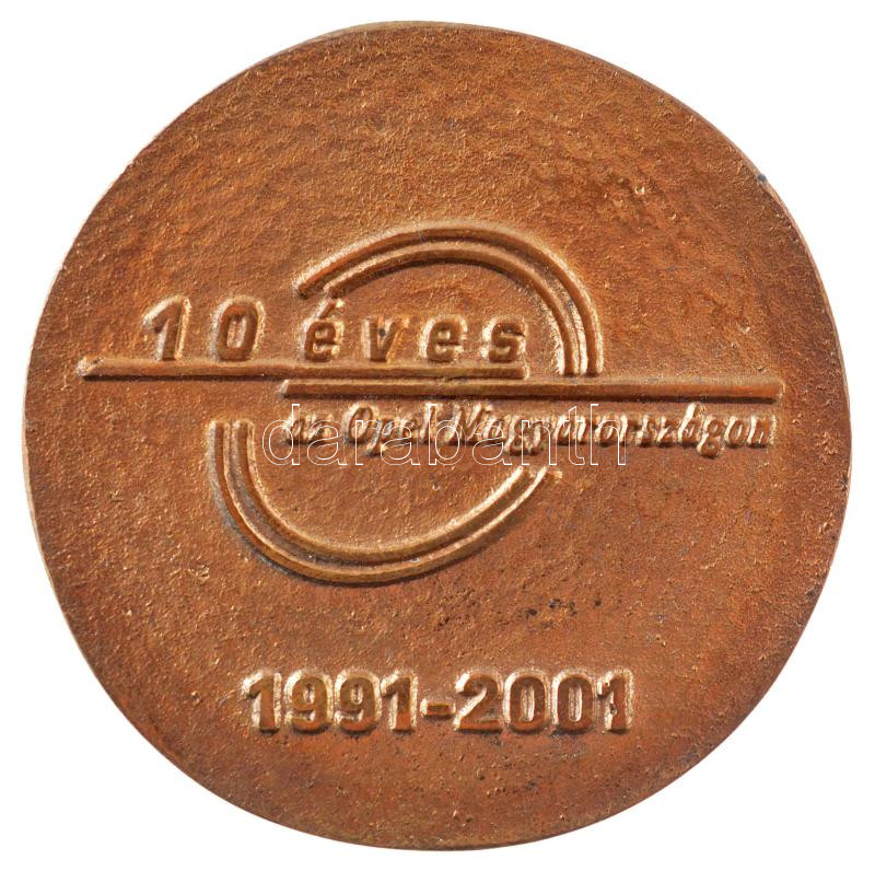 2001. '10 éves az Opel Magyarországon' bronz emlékérem eredeti dísztokban (53mm) T:1 - Image 2