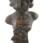 Olvashatatlan jelzéssel: Cleopatre. Spiáter, márvány talapzaton. kopásokkal, m: 20,5 cm - Image 2