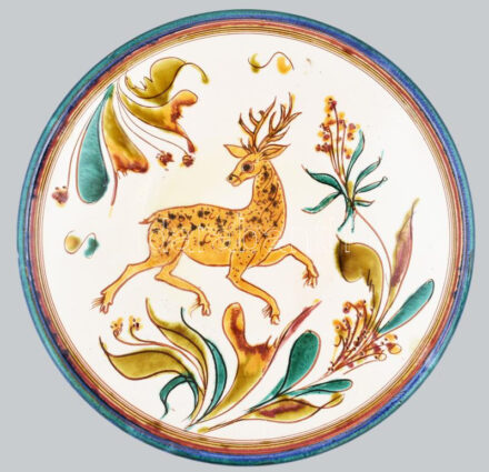 Szabó Kinga: Szarvasos kerámia tál, jelzett, hibátlan, d: 31 cm