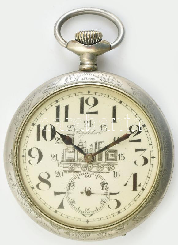 Vasutas Regulator nagy méretű fém tokos zsebóra, rajzos számlappal, díszített tokkal. Működő, jó állapotban d: 65 mm