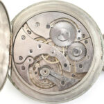 Vasutas Regulator nagy méretű fém tokos zsebóra, rajzos számlappal, díszített tokkal. Működő, jó állapotban d: 65 mm - Image 4