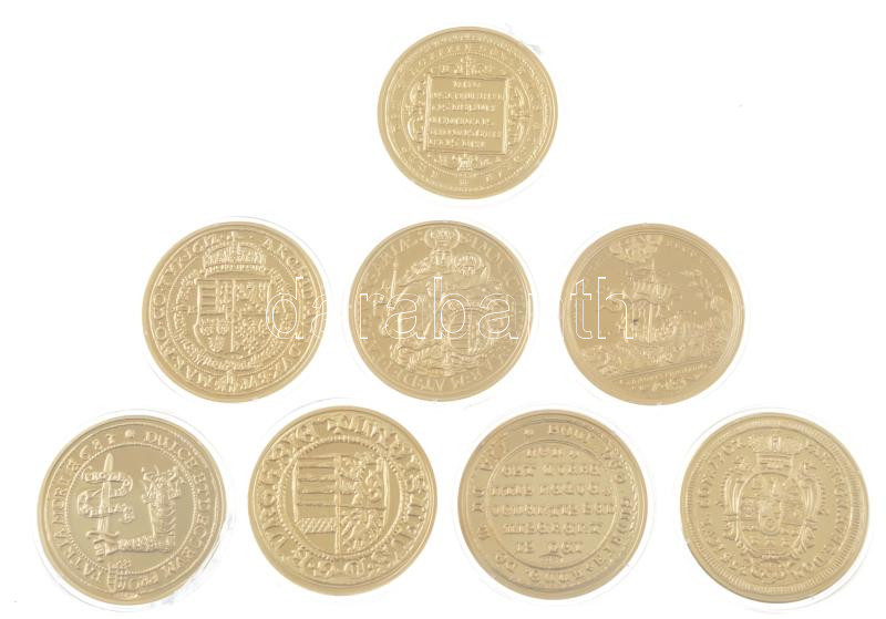 DN 'A legértékesebb magyar érmék' 8xklf aranyozott Cu emlékérem kapszulában, 7 darab tanúsítvánnyal, kivehető tálcán, mahagóni fa éremtartóban (40mm) T:PP - Image 2