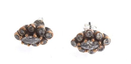 Ezüst(Ag) virágos, köves fülbevalópár, jelzett, h: 1,6 cm, bruttó: 5,3 g