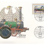 NSZK 1985D 1M 'Adler' bélyeges borítékban első napi bélyegzős bélyeggel, német nyelvű leírással T:1- FRG 1985D 1 Mark 'Adler' in coin letter with first day of issue stamp, with german description C:Au