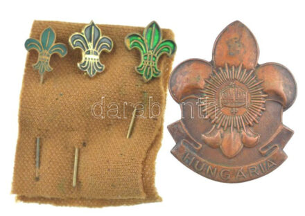 ~1930-1940. műgyantás cserkész jelvény (3x) (15x12mm) + ~1930-1940. 'Hungaria' bronz cserkész sapkajelvény T:2