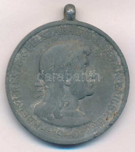 1940. 'Erdélyi részek felszabadulásának emlékére' Zn emlékérem mellszalag és függesztőkarika nélkül. Szign.:BERÁN L. T:2- oxidáció Hungary 1940. 'Commemorative Medal for the Liberation of Transylvania' Zn medal without ribbon and