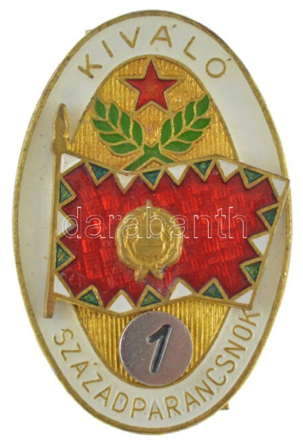 ~1970-1980. 'Kiváló Századparancsnok' aranyozott műgyantás jelvény (40x27mm) T:1